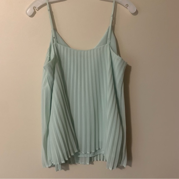 Sea foam/green pleated loose fitting blouse size large EUC - Picture 2 of 4